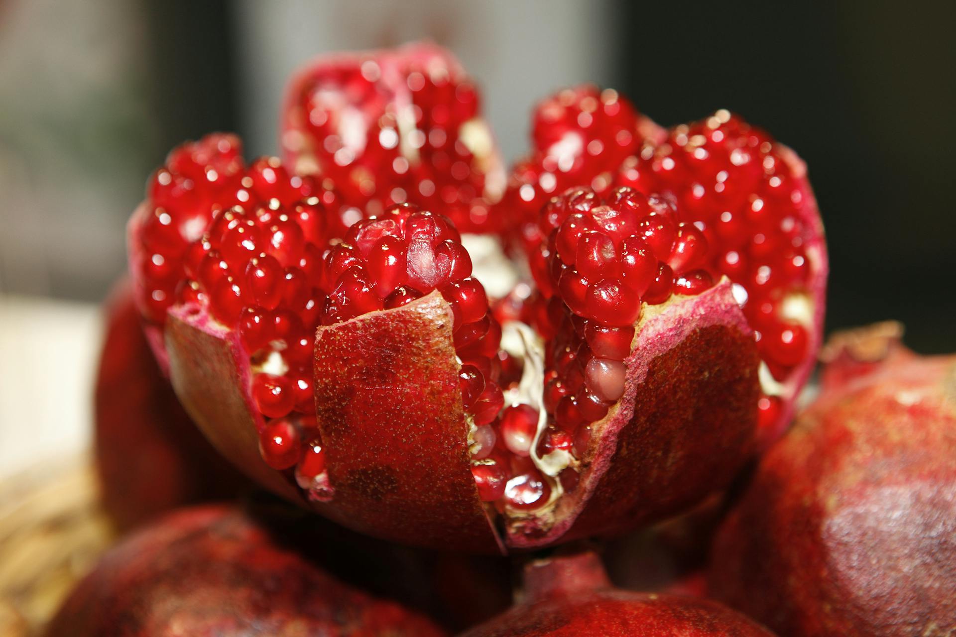 Pomegranate Extract: The Superfruit for Glowing Skin